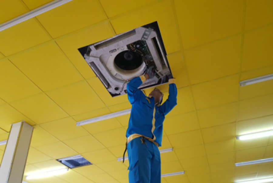 Dịch vụ sửa máy lạnh áp trần tại điện máy