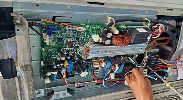 hỉnh ảnh sửa board máy lạnh tại điện máy